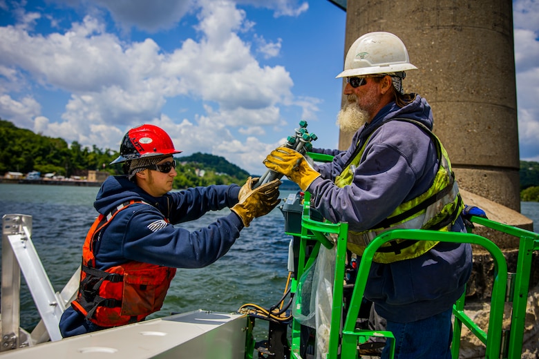 Pittsburgh District installs warning signs on the Allegheny River.