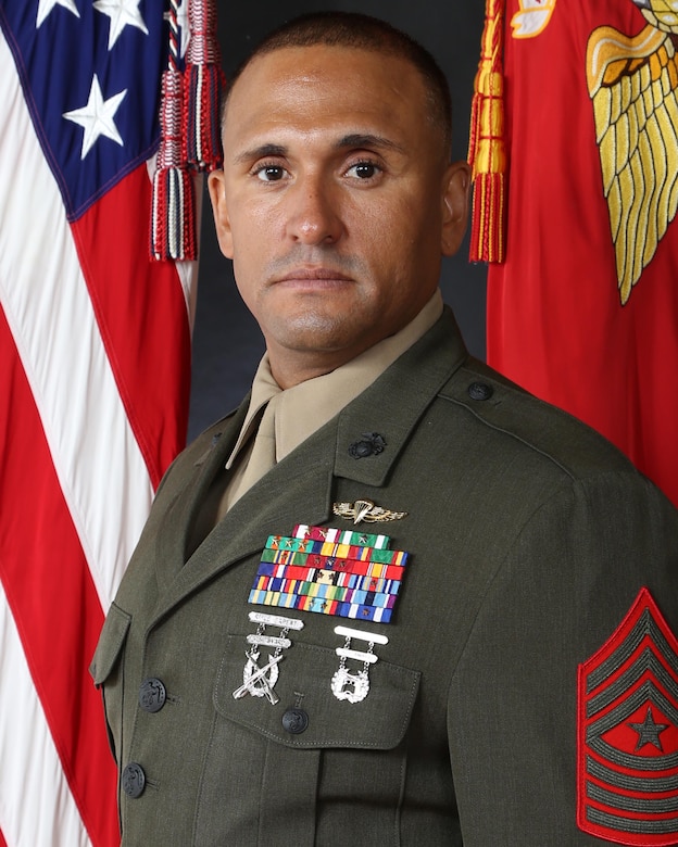 COMMAND PHOTO