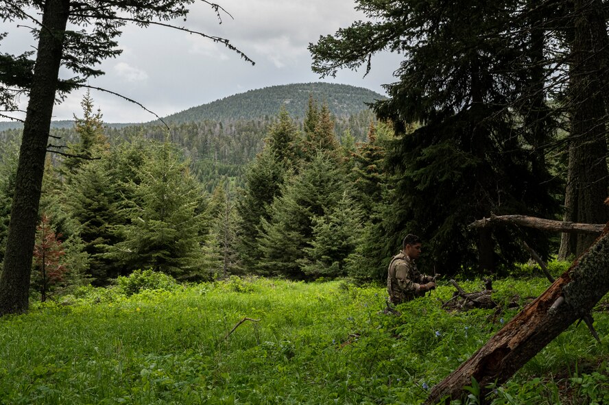 Airmen conduct SERE training in Montana