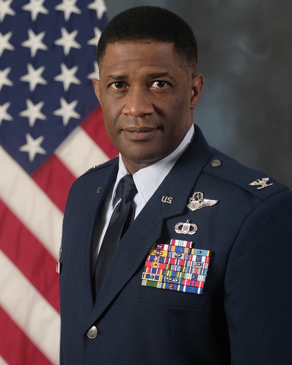 photo of US Air Force Airmen in front of US flag