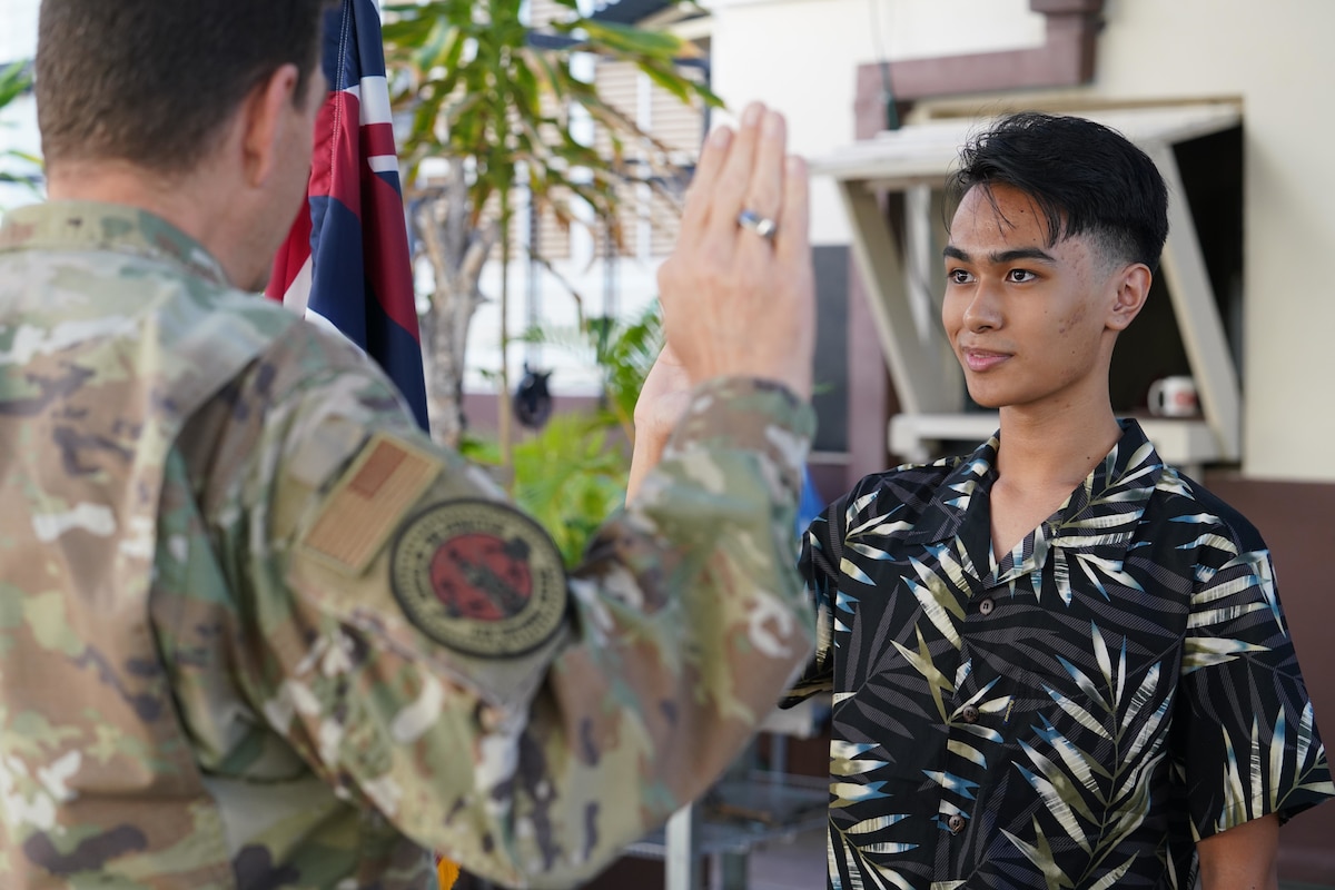 U.S. Air Force Lt. Gen. Michael A. Loh, director of the Air National Guard, administers the oath of enlistment to Isaiah Rosario, a Hawaii ANG recruit, Nov. 5, 2022, at Joint Base Pearl Harbor-Hickam, Hawaii. Rosario is the first member of his immediate family to serve in the military and will begin his career as a cryptologic language analyst.