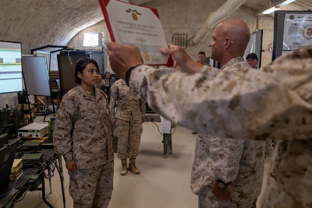 ITX 4-23: Lieutenant General David Bellon and Sergeant Major Carlos ...