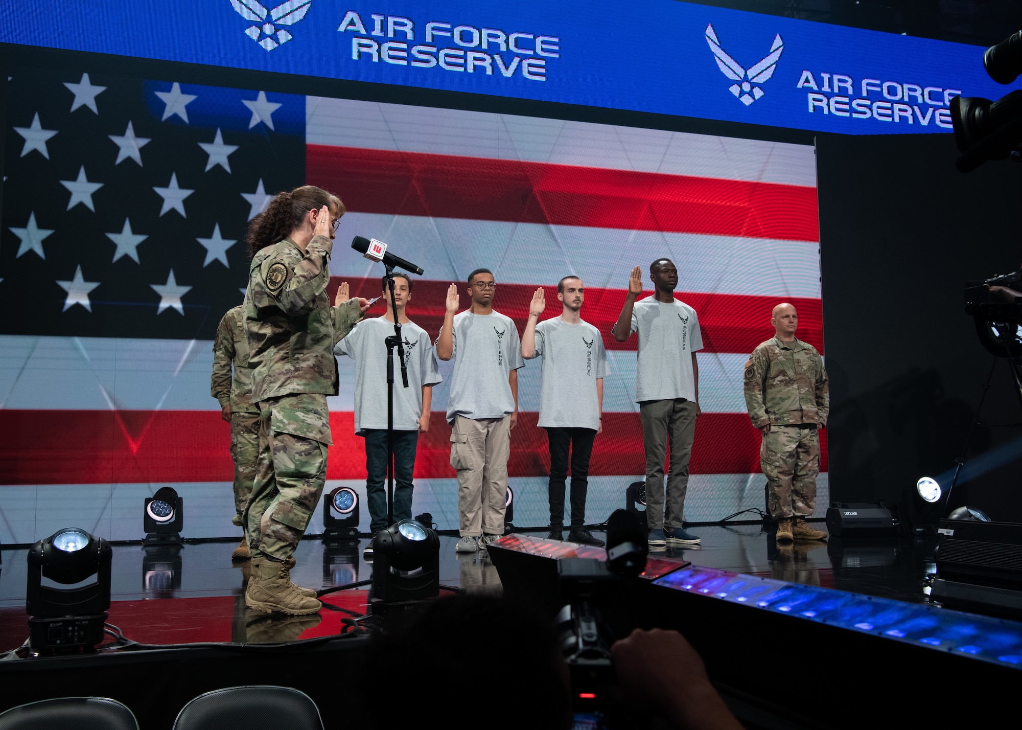 A general officer administers the Air Force oath of enlistment