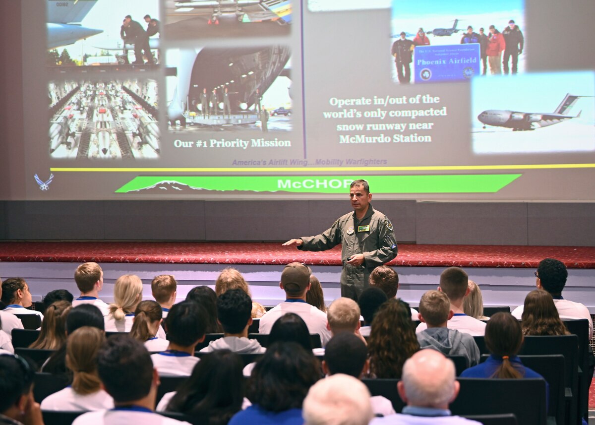 North West Youth Leadership Conference visits Team McChord > Team