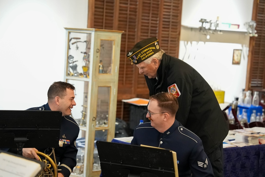 Golden West Winds meet local veteran at a ceremony in Vallejo, CA