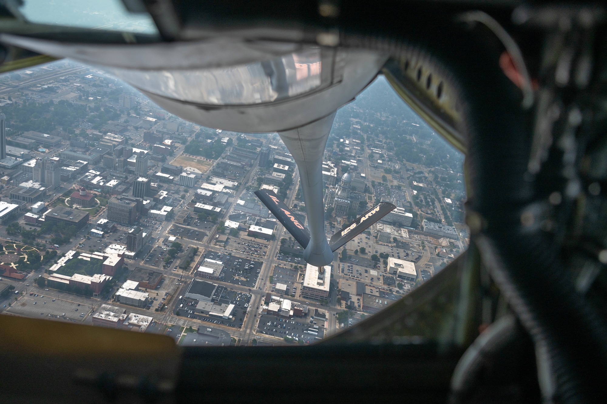 Aircraft flies over Springfield, Illinois