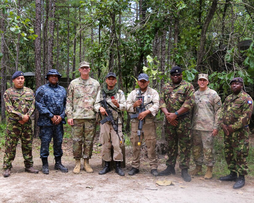 U.S. and Belizean troops pose for a photo.