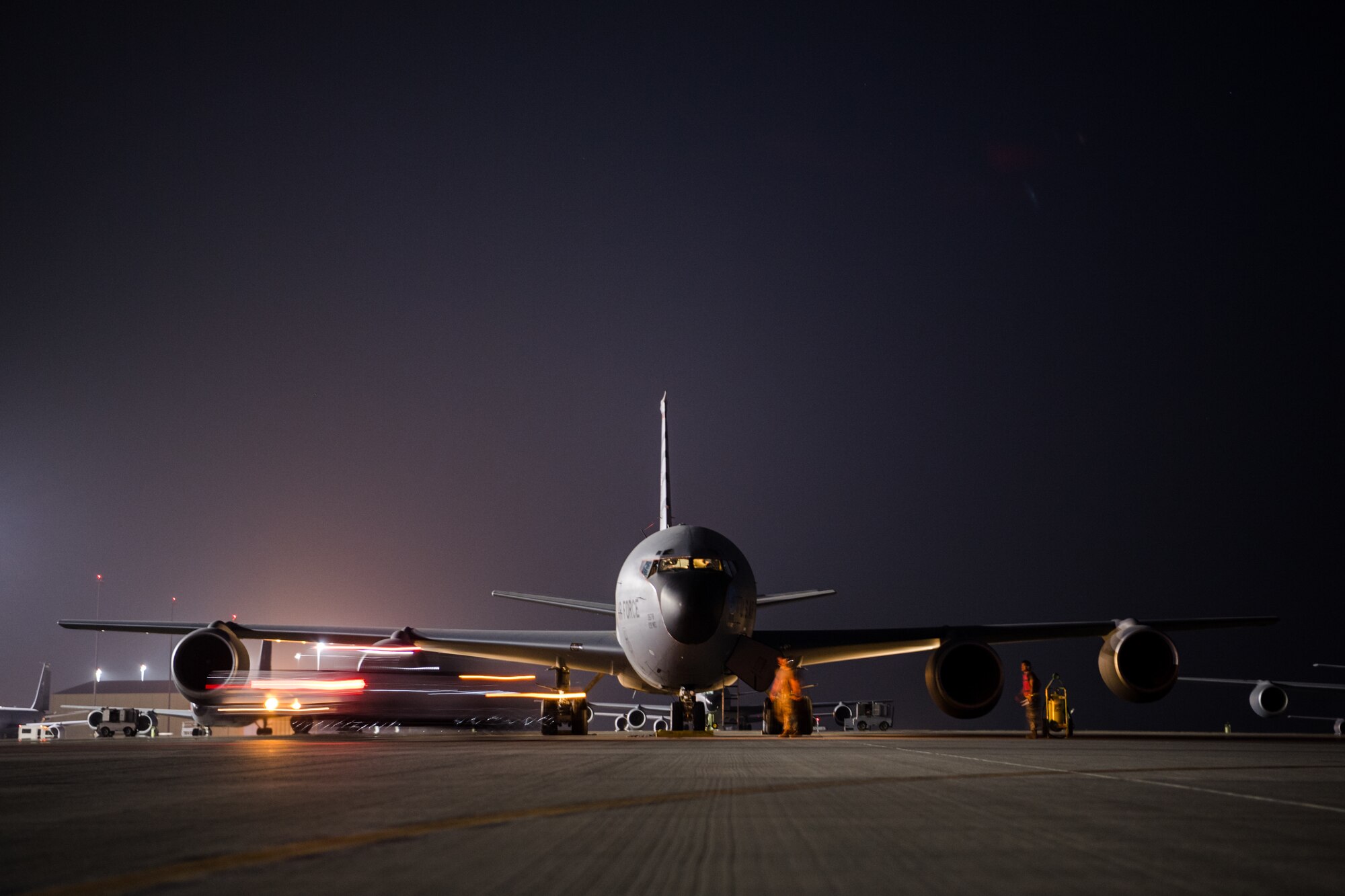 A front facing shot of a plane.