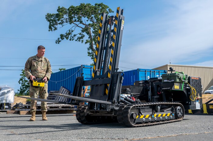 A cyberoperations controller operates a Multi-Purpose Expeditionary Platform during EXERCISE AGILE BLIZZARD-UNIFIED VISION 2023