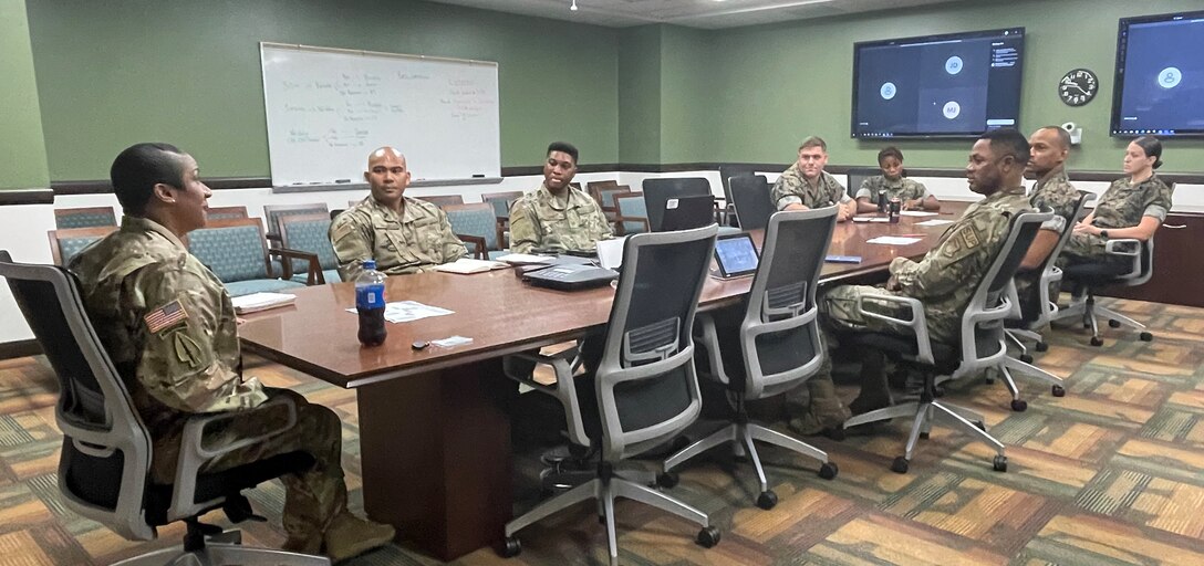 DLA SEL offers leadership/mentoring advice to DLA Aviation enlisted service members during visit to DSCR.