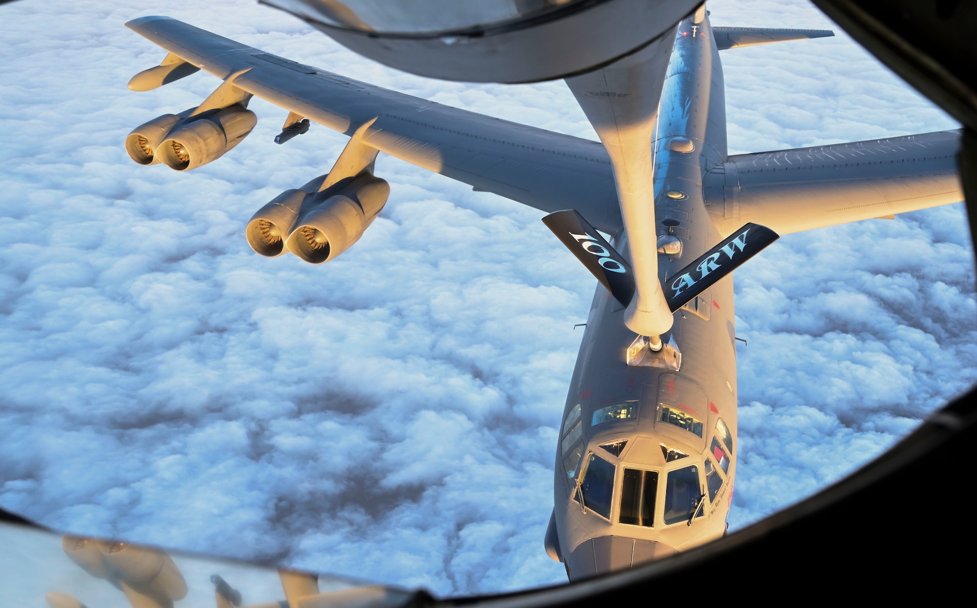 All B-52Hs can be equipped with two electro-optical viewing sensors, forward-looking infrared and advanced targeting pods to augment targeting, battle assessment and flight safety, further improving its combat ability.