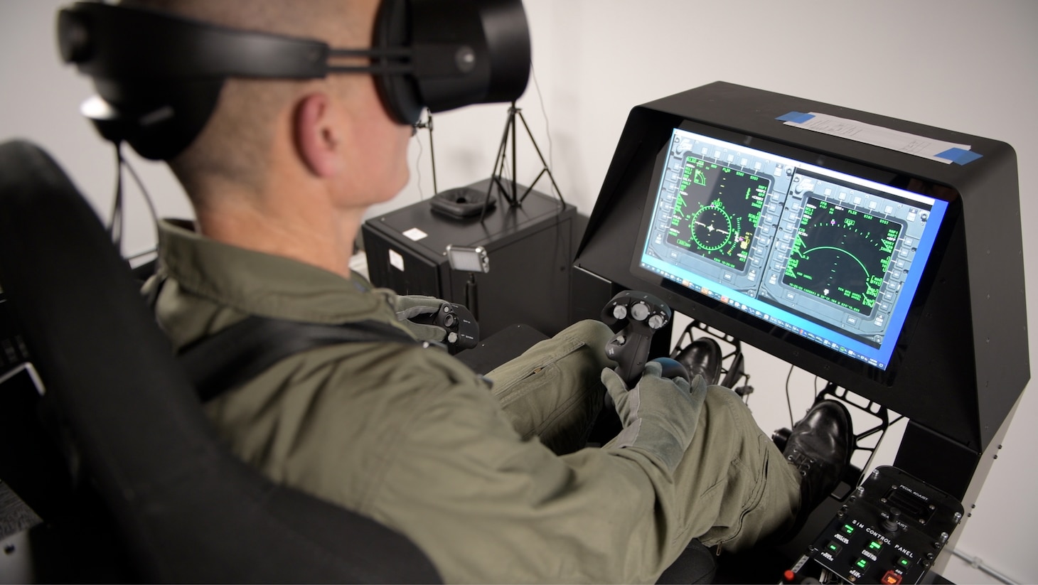 Former CH-53K pilot James “Pipes” Pritchard operates the VR/MR simulator during a demonstration at Manned Flight Simulators at NAS Patuxent River, Maryland.