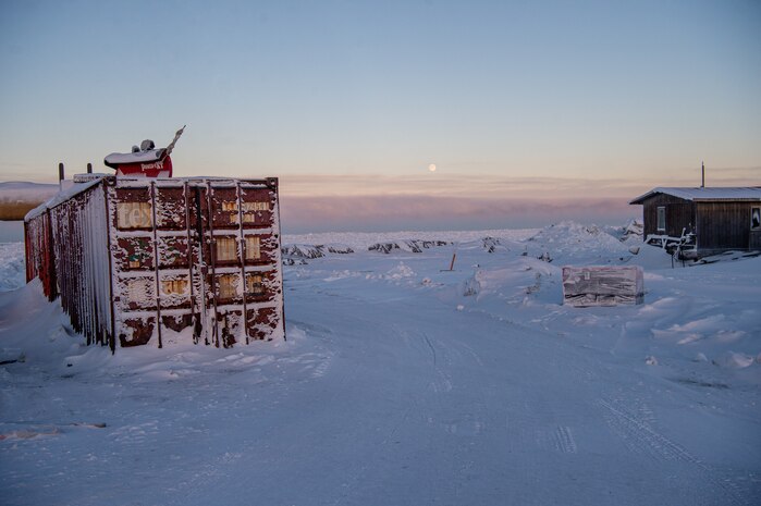 Alaskan NORAD Region, Alaskan Command and Eleventh Air Force visit Point Barrow Long Range Radar Site.