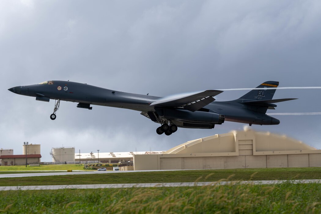 A U.S. Air Force B-1B Lancer takes off