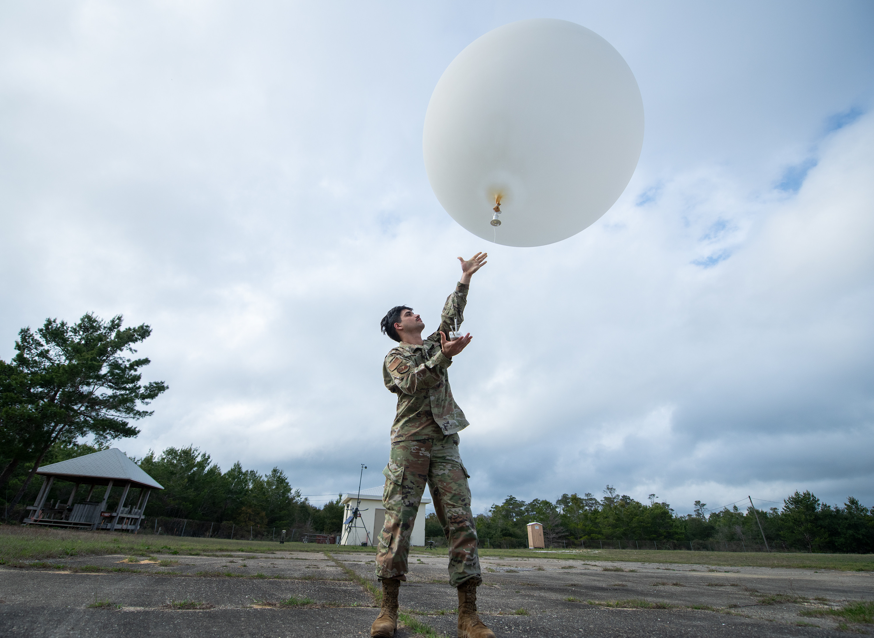 Weather balloons lift Eglin's test mission data > Eglin Air Force