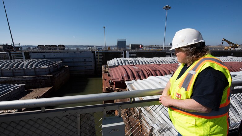Lock Operator July Howell monitors deck hands as they split up barges in the lock chamber as the Motor Vessel Natalie Alexander from the Port of Houston as it moves barges into Kentucky Lock Feb. 28, 2023. (USACE Photo by Lee Roberts)