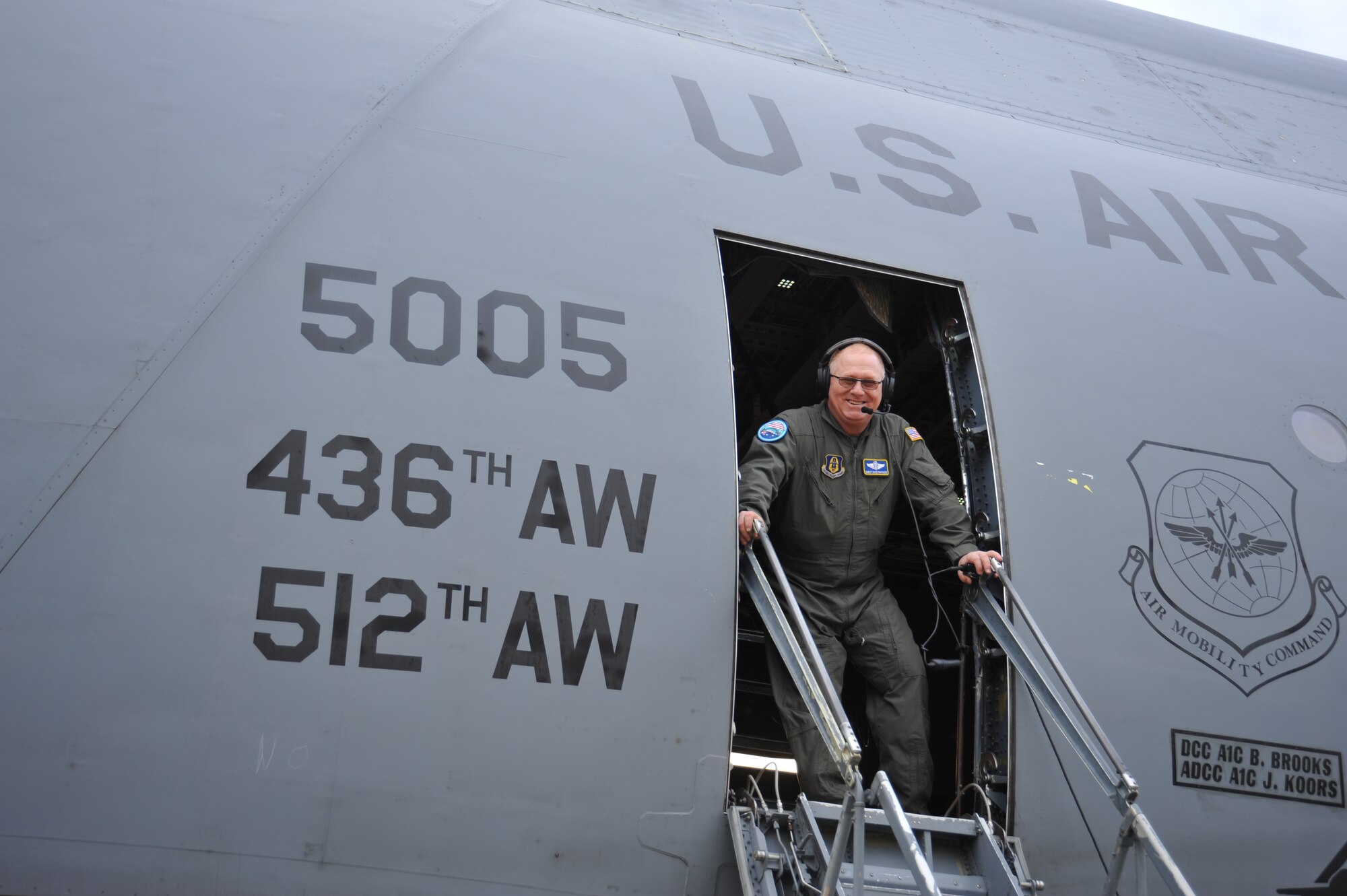 U.S. Air Force Senior Master Sgt. Dave Finfinger, 512th Operations Group loadmaster, prepares a C-5 Galaxy for the 2023 Australian International Airshow and Aerospace & Defence Exposition—AVALON 23—at Avalon International Airport, March 1, 2023. The Department of Defense supported AVALON 23 with approximately 300 personnel and a number of various aircraft to include the F-22 Raptor, KC-46 Pegasus, C-17 Globemaster III, AH-64 Apache, M142 HIMARS among many others. The C-5 Galaxy is a strategic transport aircraft and is the largest aircraft in the U.S. Air Force inventory. (U.S. Air Force photo by 1st Lt. Alyssa Letts)