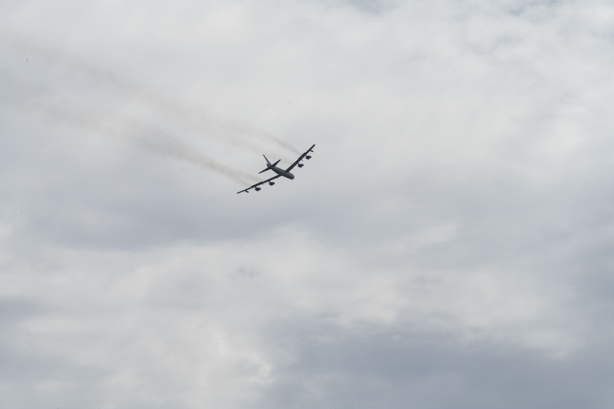 The B-52H Stratofortress flies over the 2023 Australian International Airshow and Aerospace & Defence Exposition—AVALON 23—at Avalon International Airport, March 4, 2023. The B-52s participation demonstrates the U.S. Air Force’s focus on region security, stability and support for a free and open Indo-Pacific. (U.S. Air Force photo by Tech. Sgt. Hailey Haux)