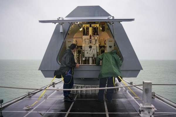 USS Oakland Sailors down-load MK 110 57 mm Gun