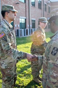 394th Field Hospital Leaders Award their Soldiers