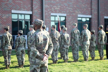 394th Field Hospital Leaders Award their Soldiers