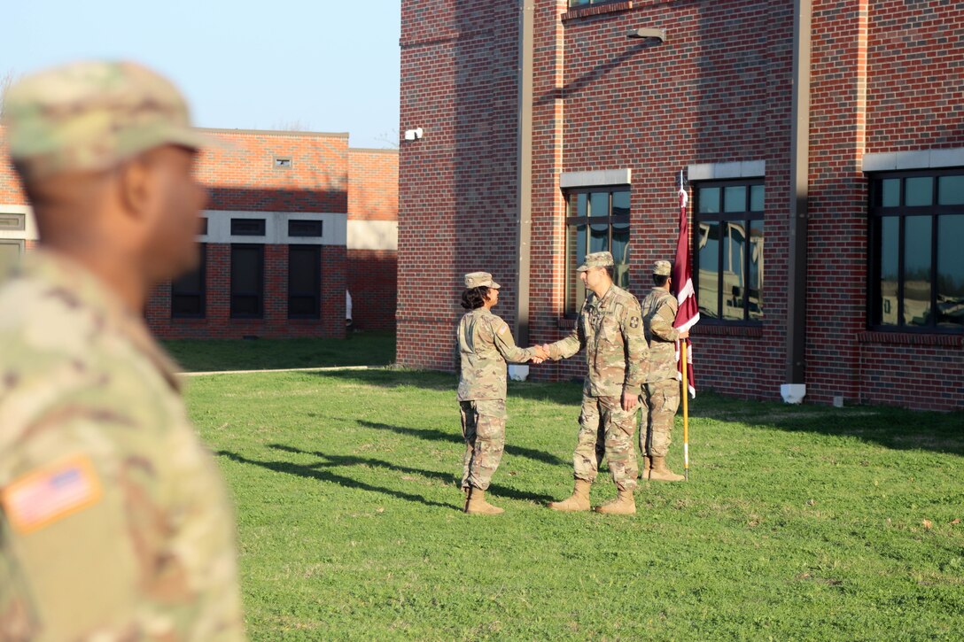 394th Field Hospital Leaders Award their Soldiers