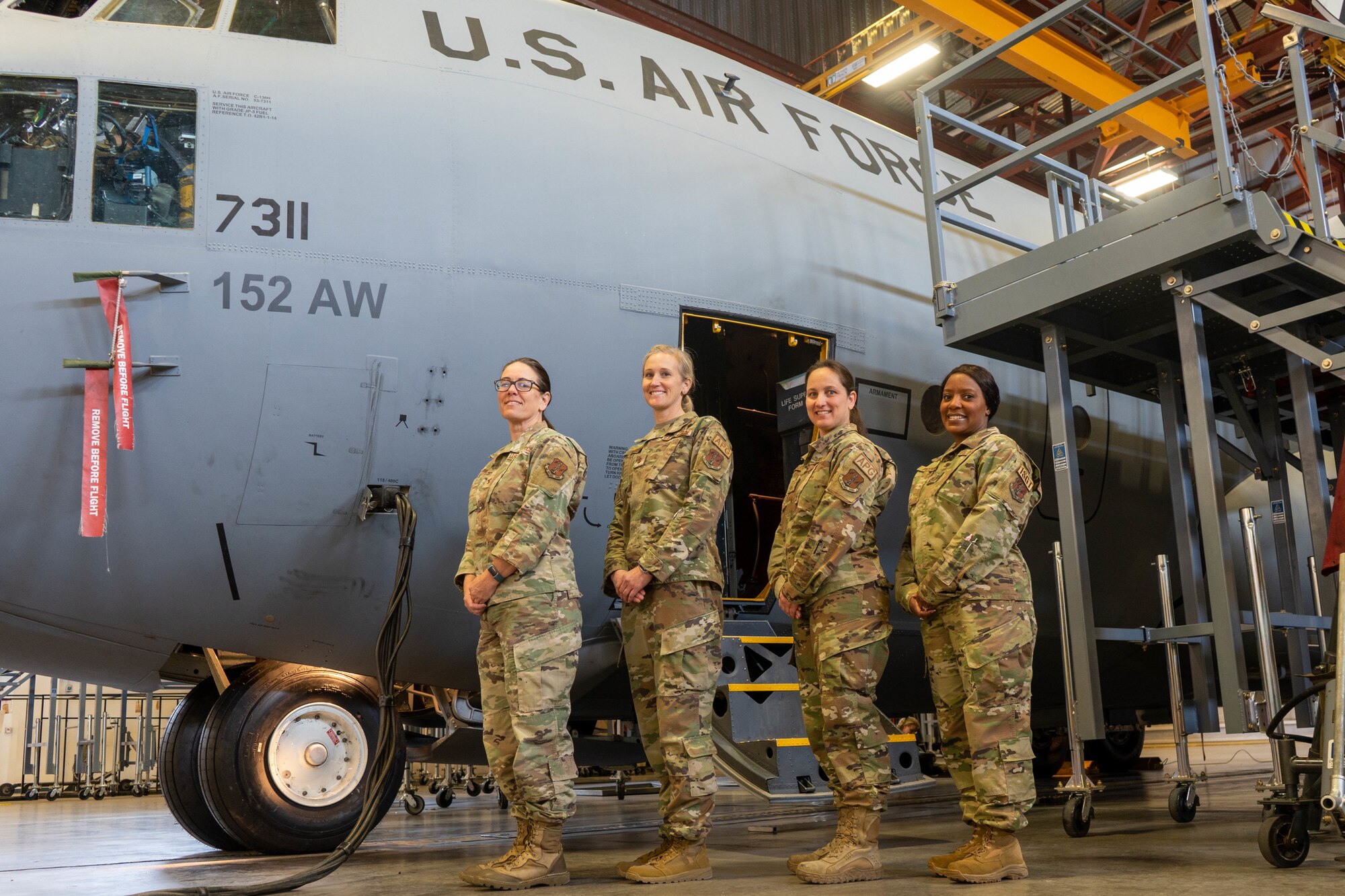 152nd Maintenance Group female leaders