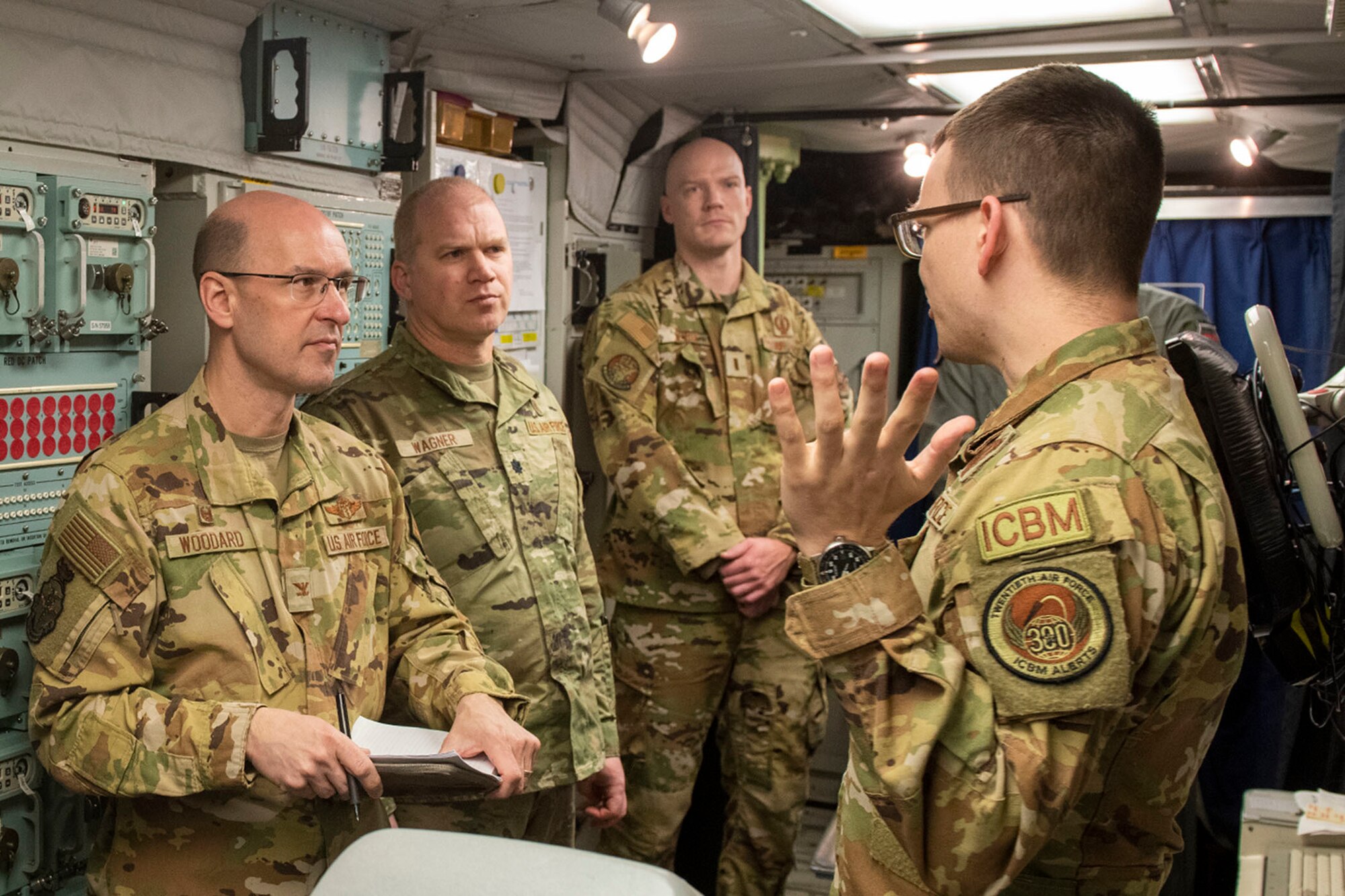 Col Woodard speaks to airmen