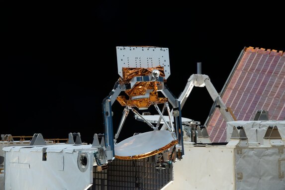 COWVR, at center, and TEMPEST, not shown, were installed aboard the International Space Station in late 2021 and since then have provided valuable weather data to forecasters tracking tropical cyclones. The two instruments are part of the U.S. Space Force STP-H8 demonstration mission. 

Credit: NASA