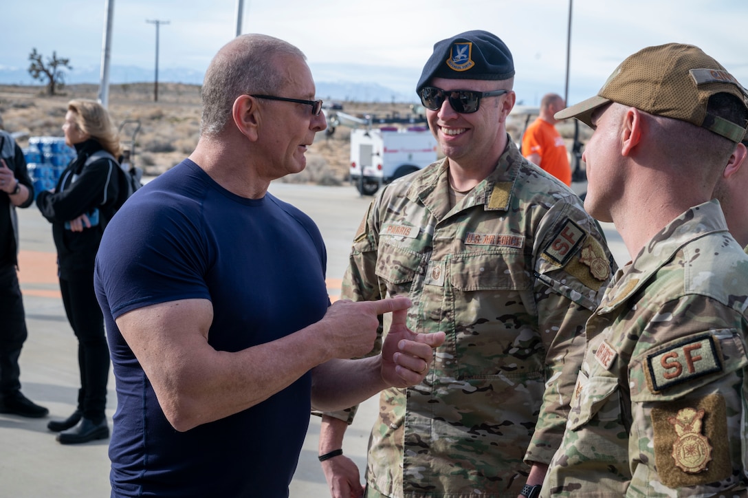 Celebrity Chef Robert Irvine speaks to 412th Security Forces Airmen during the Breaking Bread for Heroes event at Edwards Air Force Base, California, March 10.