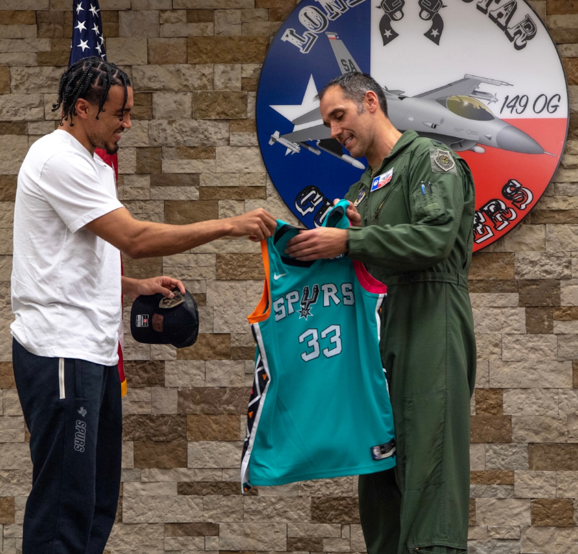 149th Fighter Wing hosts San Antonio Spurs point guard Tre Jones > Joint  Base San Antonio > News