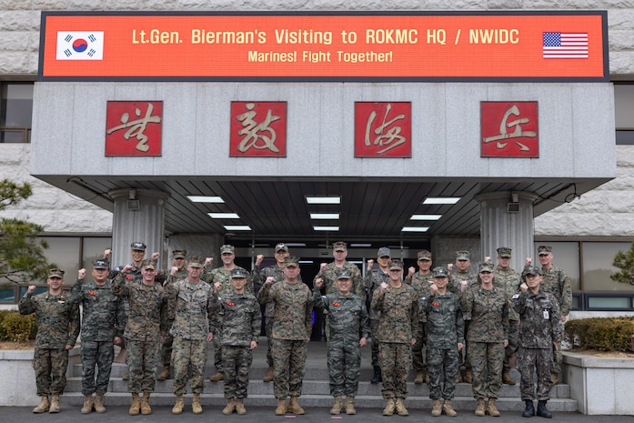 Senior U.S. And ROK Marine Corps Generals Meet In Republic Of Korea