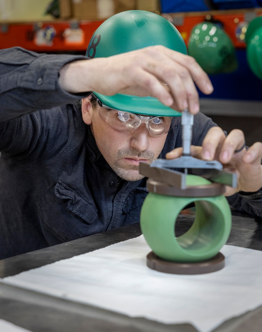 Brian Burge, NSS-SY trade expert, Shop 38, Marine Machinists, at Puget Sound Naval Shipyard & Intermediate Maintenance Facility in Bremerton, Washington. (U.S Navy Photo by Wendy Hallmark)