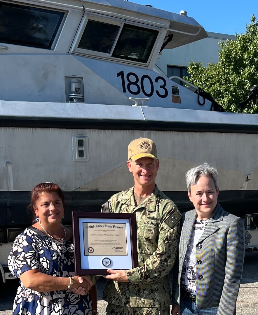 Navy Reserve honors DCMA duo for outstanding support