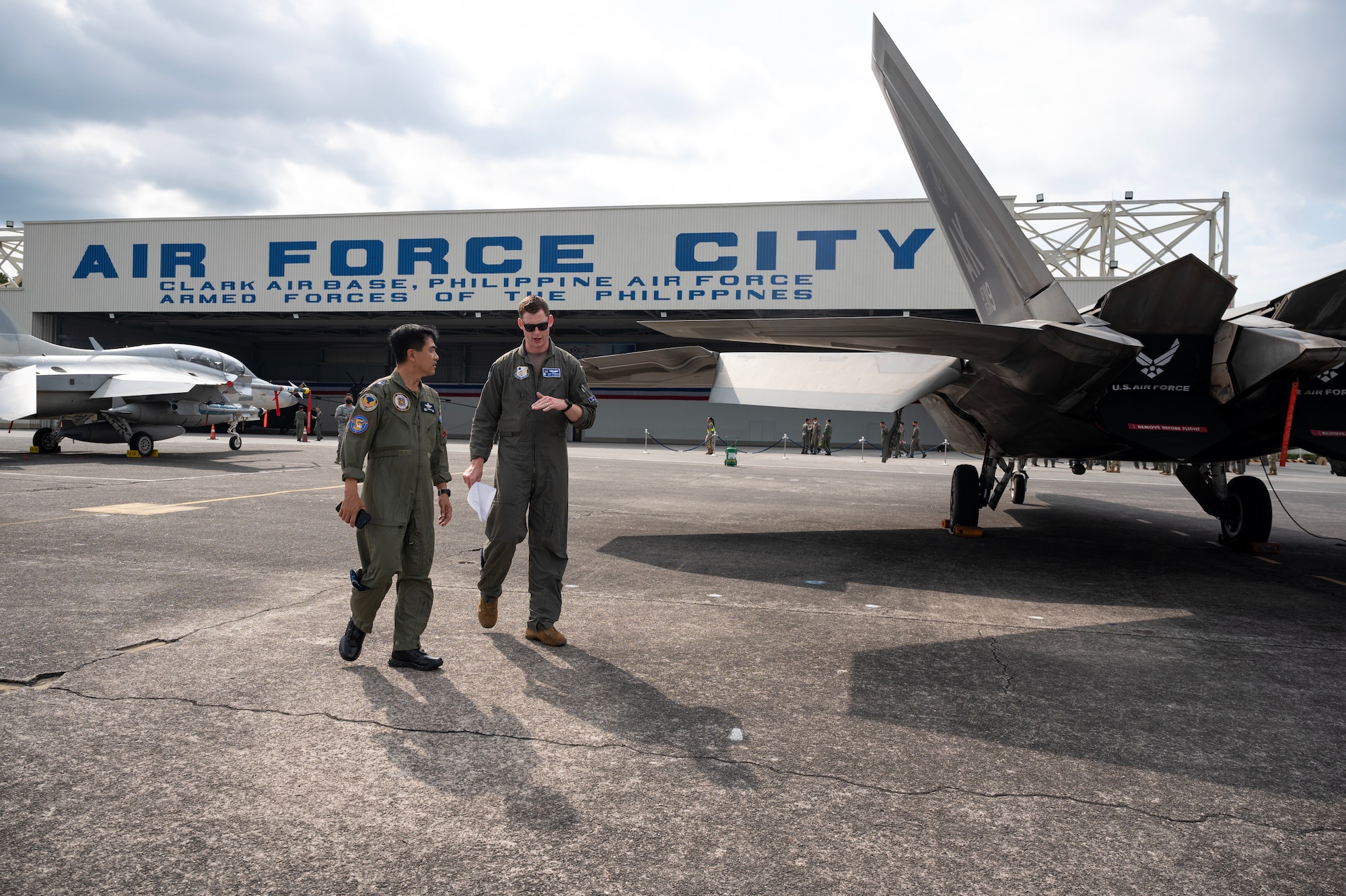 U.S. Air Force Capt. Karl Schroeder, 525th Fighter Squadron F-22A Raptor pilot, briefs Philippine Air Force Brig. Gen. Leo Fontanilla, 5th Fighter Wing commander, on the capabilities of the Raptor during a static aircraft tour at Clark Air Base, Philippines, March 13, 2023. Enhancing interoperability between the U.S. and Philippine air forces contributes to the long-term advancement of our nations’ shared interest in maintaining a free and open Indo-Pacific. (U.S. Air Force photo by Senior Airman Jessi Roth)