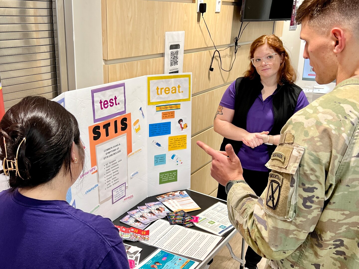 Northwestern State University Students Talk about STIs with Soldiers