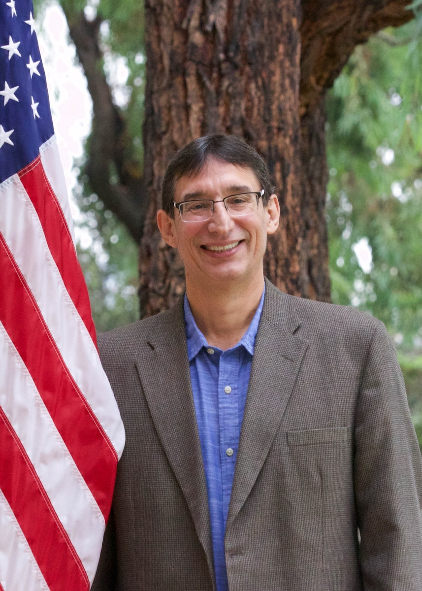 Dr. Enrique Mendez
