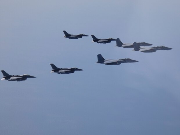 Japan and U.S. Conduct Bilateral Exercise