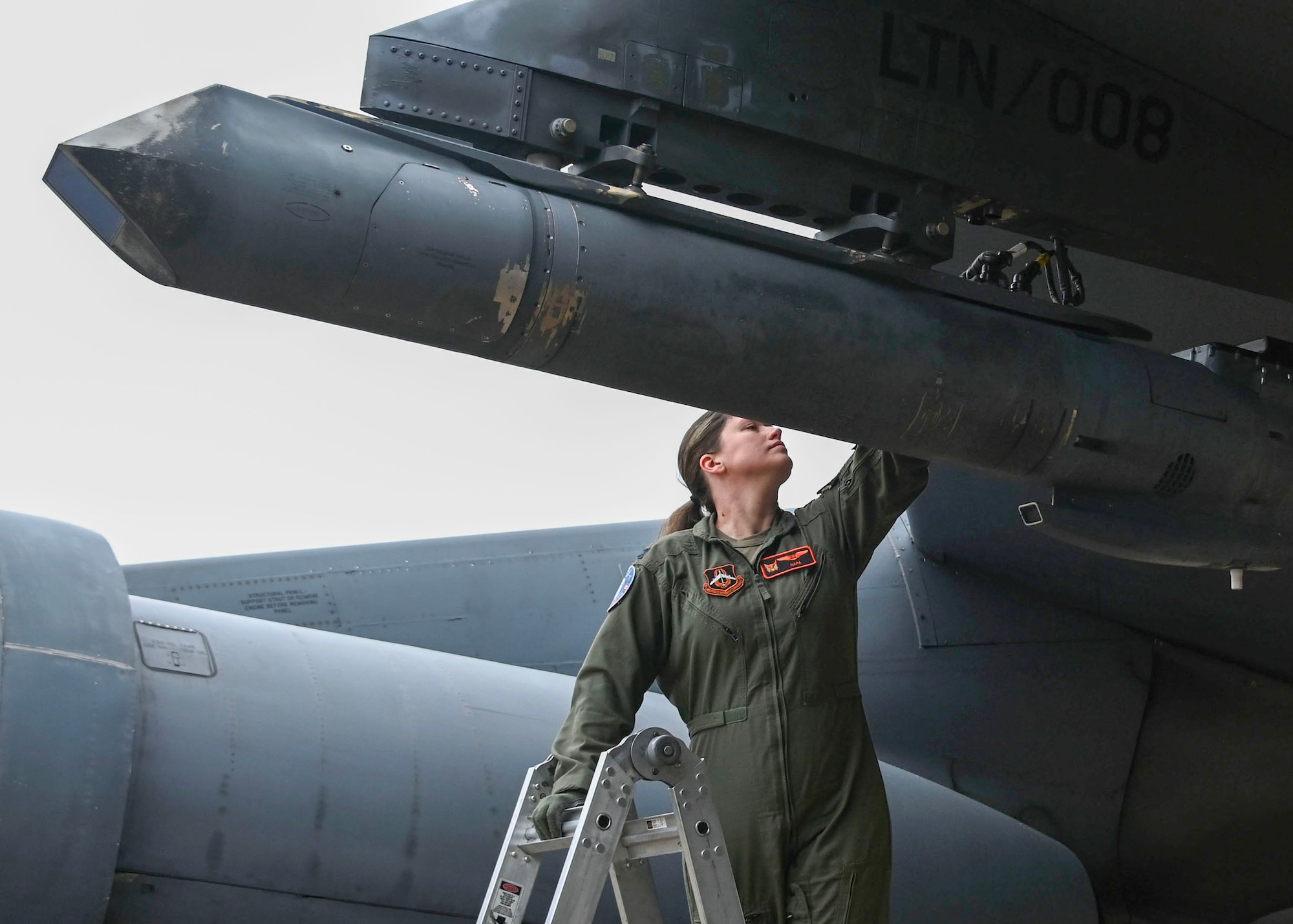 Photo of Airman checking out a B-52
