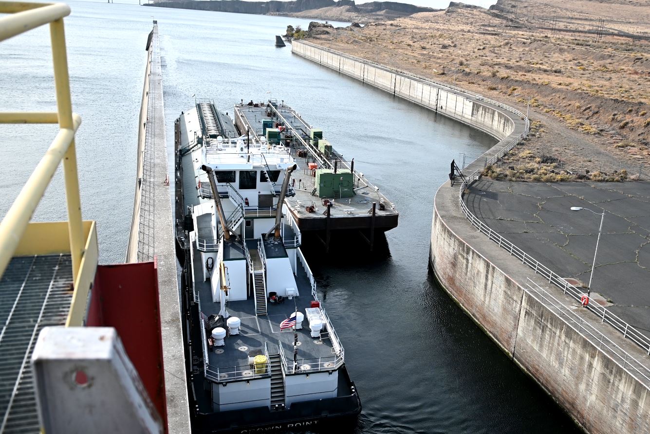 A step towards navigable waters A history of McNary Lock and Dam