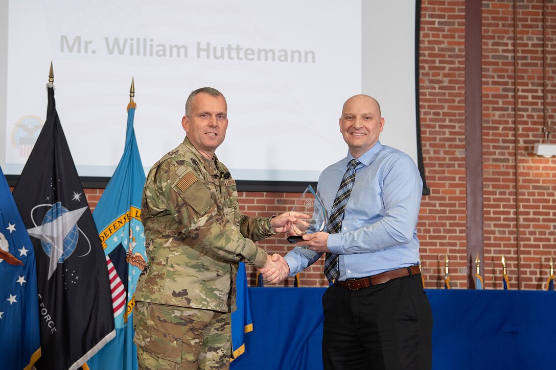 DLA Aviation Honors 2022 Award Winners during Town Hall