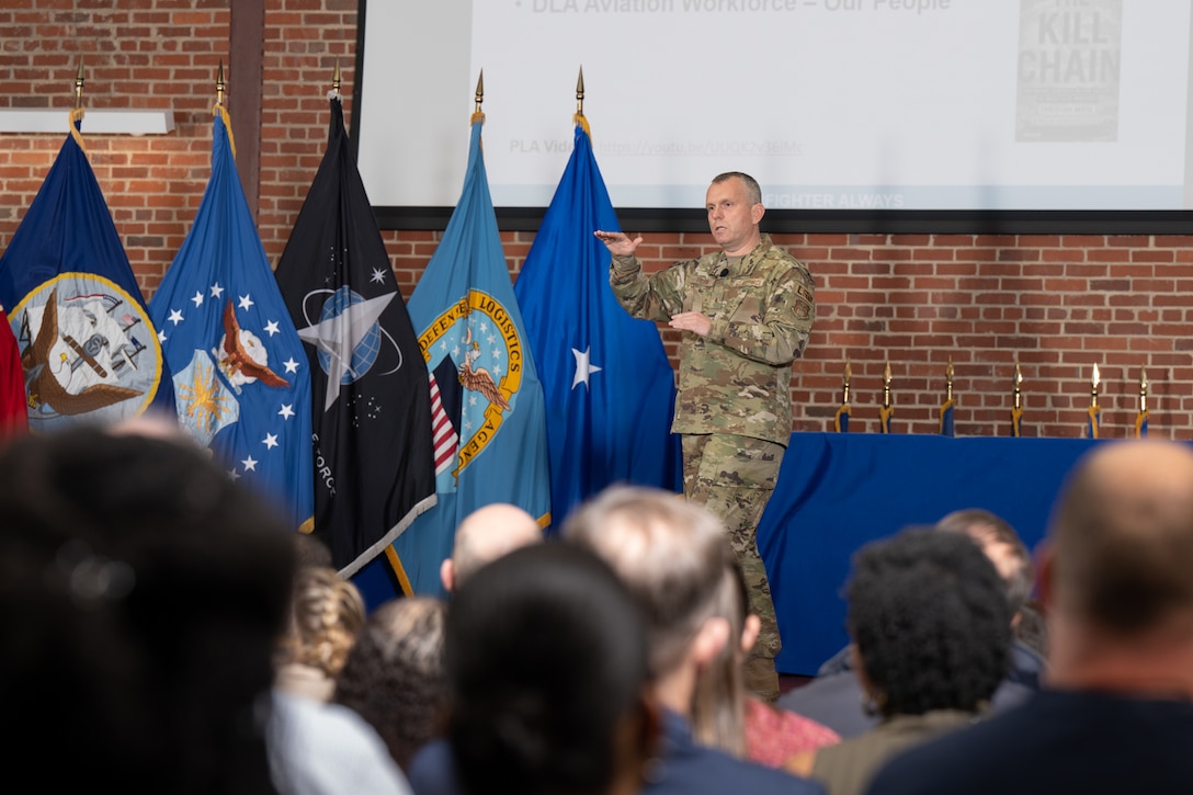 DLA Aviation Honors 2022 Award Winners during Town Hall