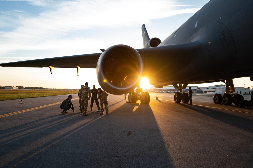 People service a plane