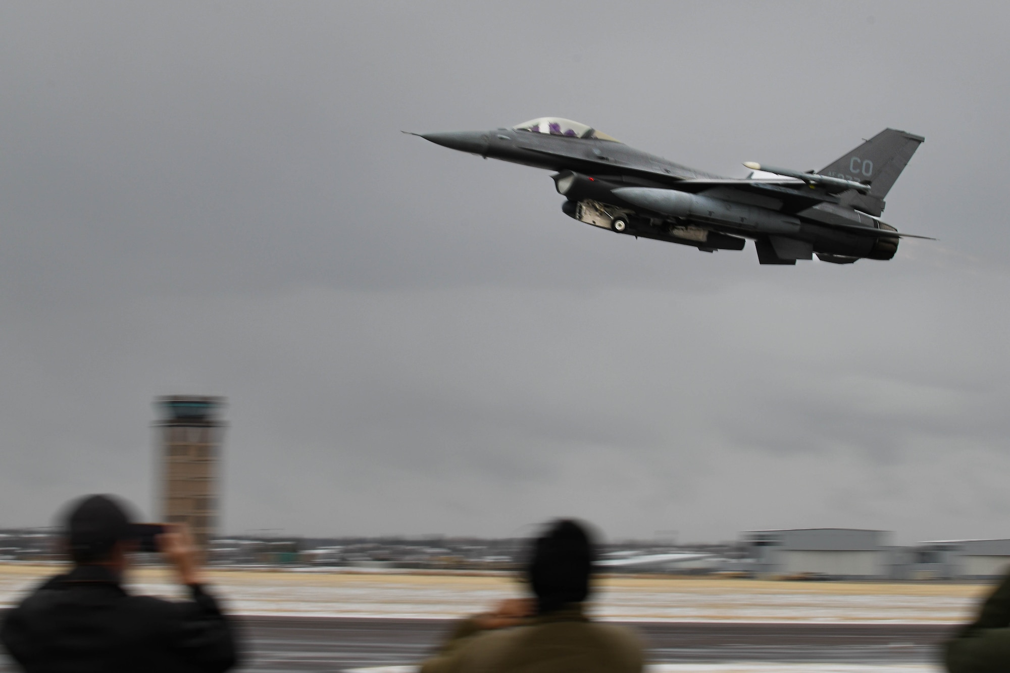 F-16 flies past people