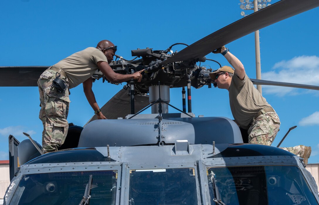 301st RQS conducts alternate insertion, extraction training