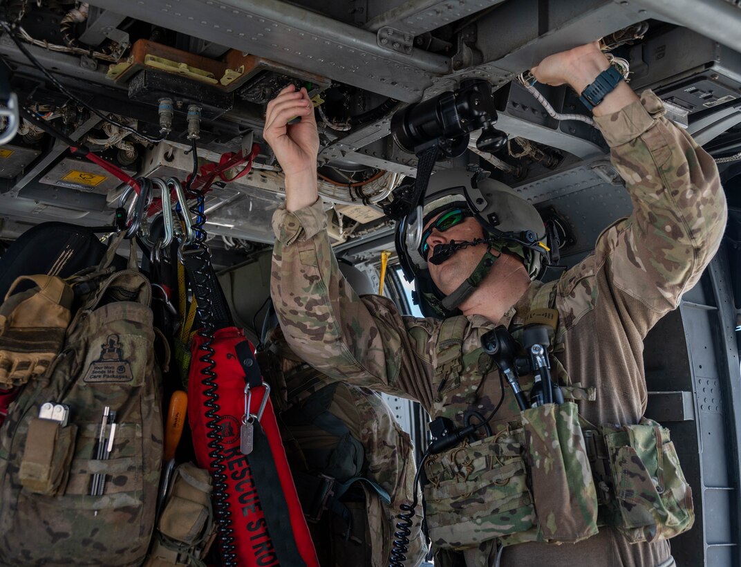 301st RQS conducts alternate insertion, extraction training