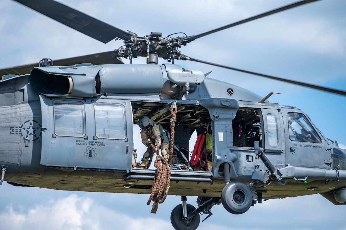 Rescue 920th extration insertion, Wing Article 301st > > Display alternate conducts training