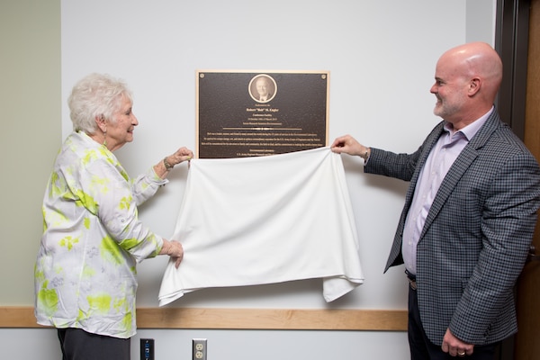 Dr. Todd Bridges, retired ERDC senior scientist, and Ms. Pat Engler unveil the placard dedicating the conference room to her deceased husband, Dr. Bob Engler, who worked at ERDC for 33 years.