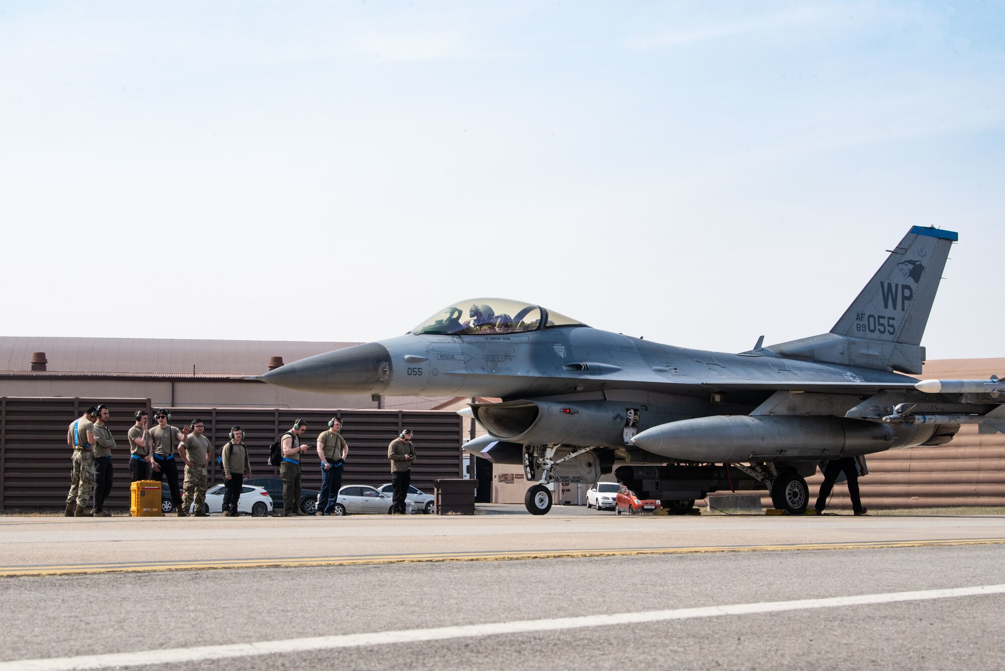 Photo of Airmen, F-16s landing at Osan