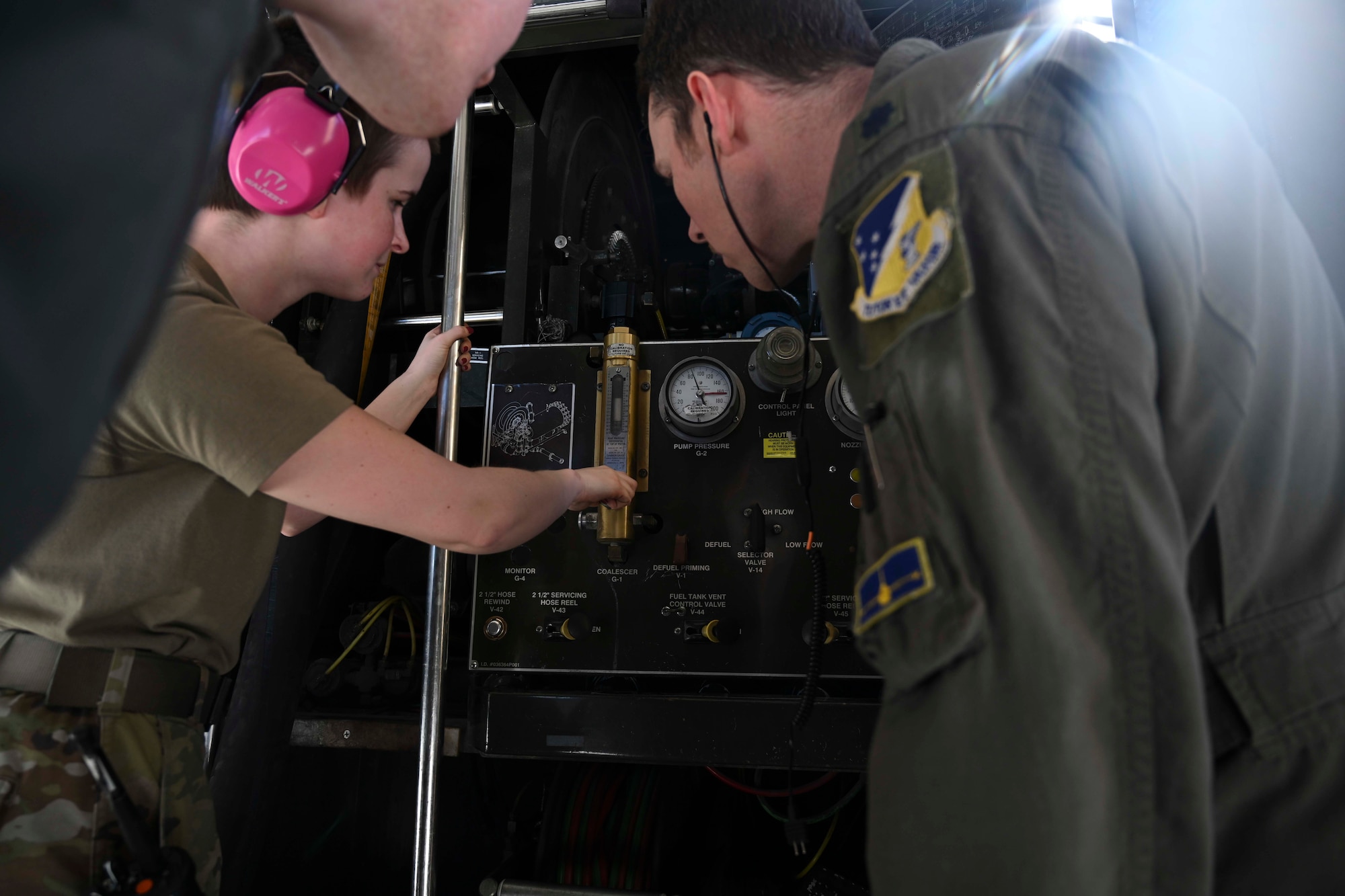 311th FS Pilots conduct ground refuel training